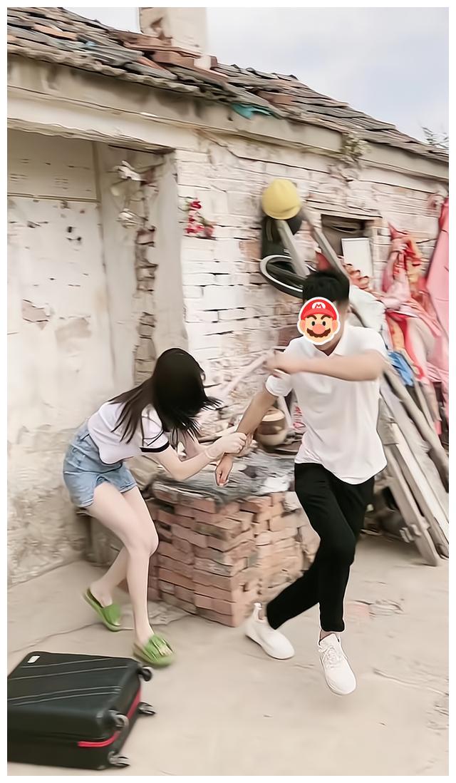 男子去网恋女友家,本想当上门女婿,看到女友家的环境后撒腿就跑休闲区蓝鸢梦想 - Www.slyday.coM 男子去网恋女友家,本想当上门女婿,看到女友家的环境后撒腿就跑休闲区蓝鸢梦想 - Www.slyday.coM