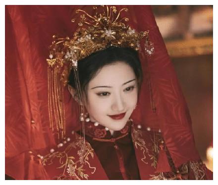 本以为杀马特是张彬彬的独有造型，却没想到景甜也曾参与其中！休闲区蓝鸢梦想 - Www.slyday.coM