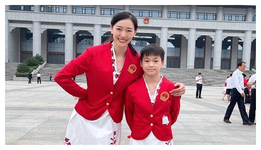 真不容易,曝一年多未回家的全红婵,终于出现在迈合村休闲区蓝鸢梦想 - Www.slyday.coM 真不容易,曝一年多未回家的全红婵,终于出现在迈合村休闲区蓝鸢梦想 - Www.slyday.coM