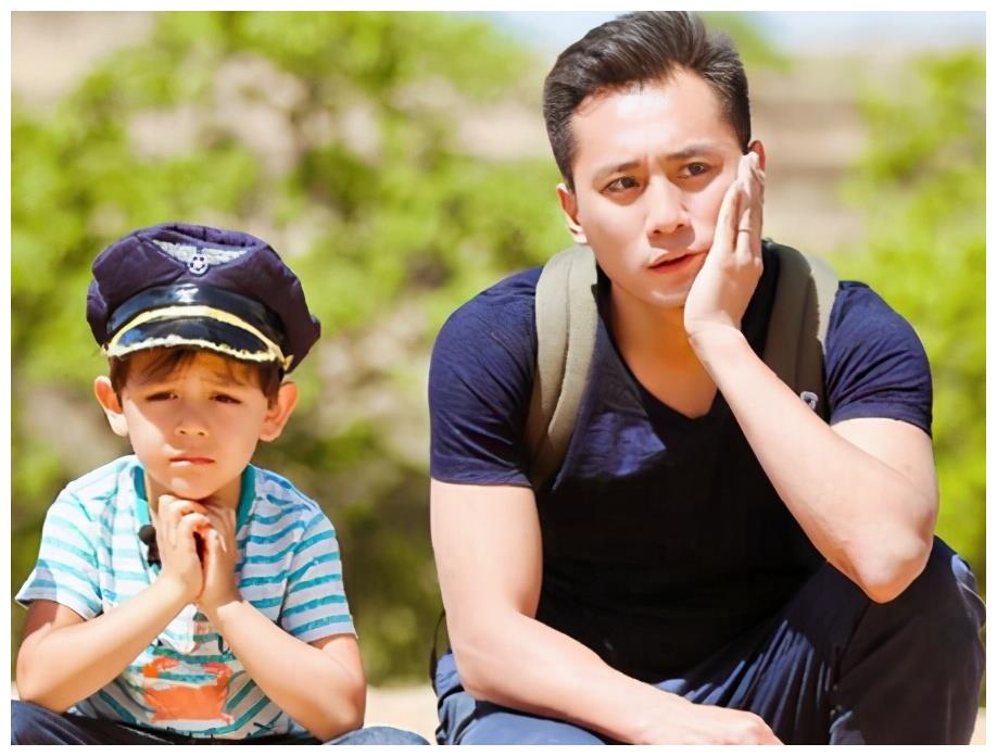 四大中生拉开差距 黄晓明坚持拍戏 邓超变综艺咖 刘烨掉队严重 财经头条