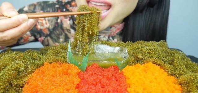 土豪姐直播吃海葡萄鱼子酱刚吃第一口就把网友逗得哭笑不得