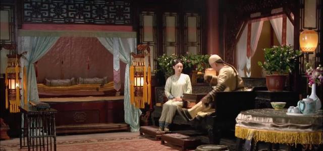 甄嬛传:甄嬛在圆明园侍寝时,为何寝殿里要摆满茉莉花?太有心机