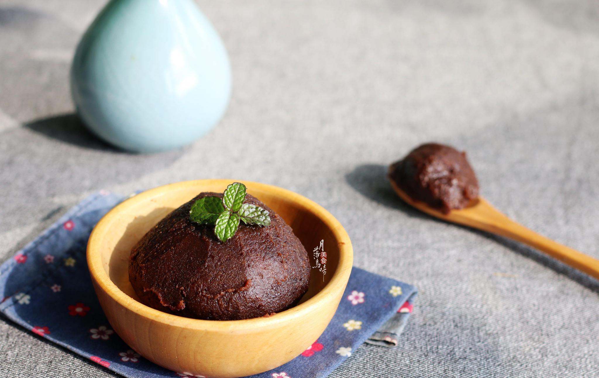 我做过许多种豆沙,有黑豆沙,绿豆沙,橘香豆沙,芝麻豆沙,黄油豆沙,红豆