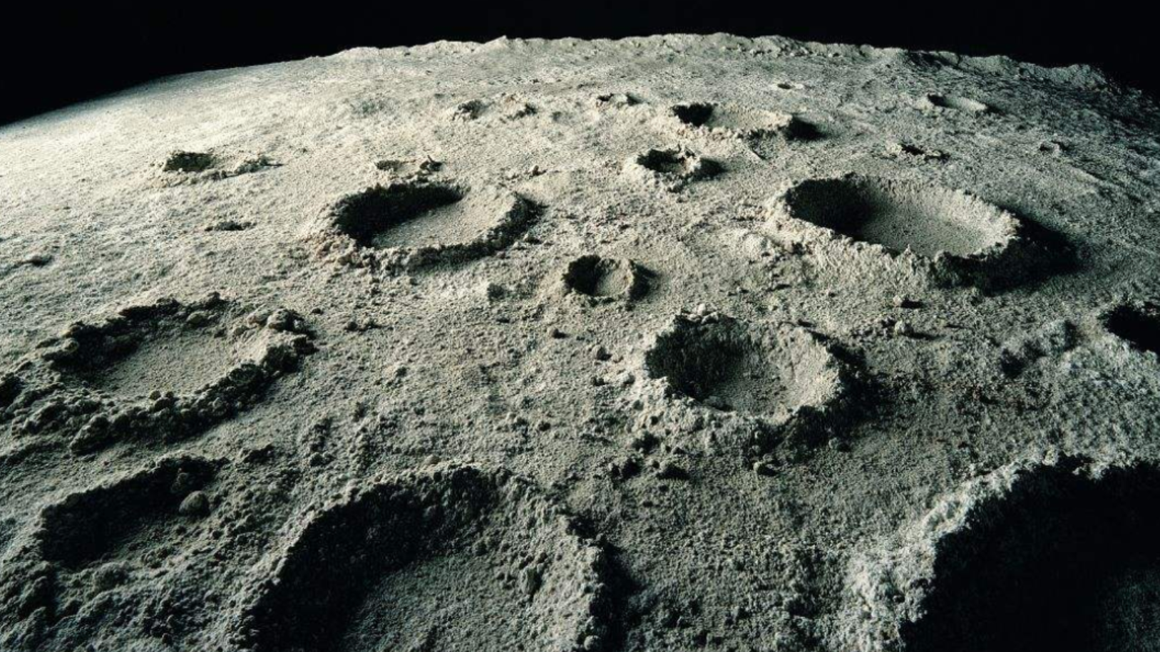 分析200万张图像,标注14万个落石点,科学家终于制出月球地貌图