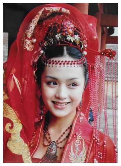 她17岁时就被邀上春晚,事业巅峰期嫁外卖小哥,如今丈夫成影帝