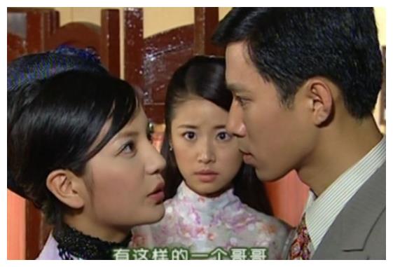 依萍当歌女秘密被发现后,为何尔豪反应最激烈?