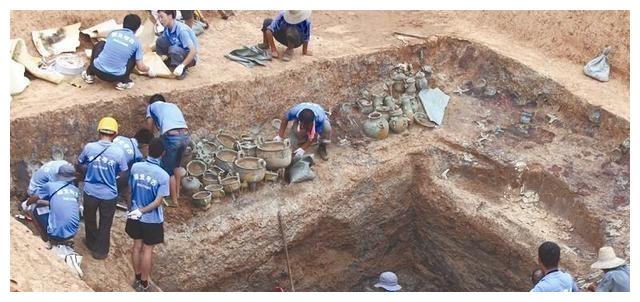 河南发现3000年前古墓 出土一 高科技 文物 像极了汽车配件