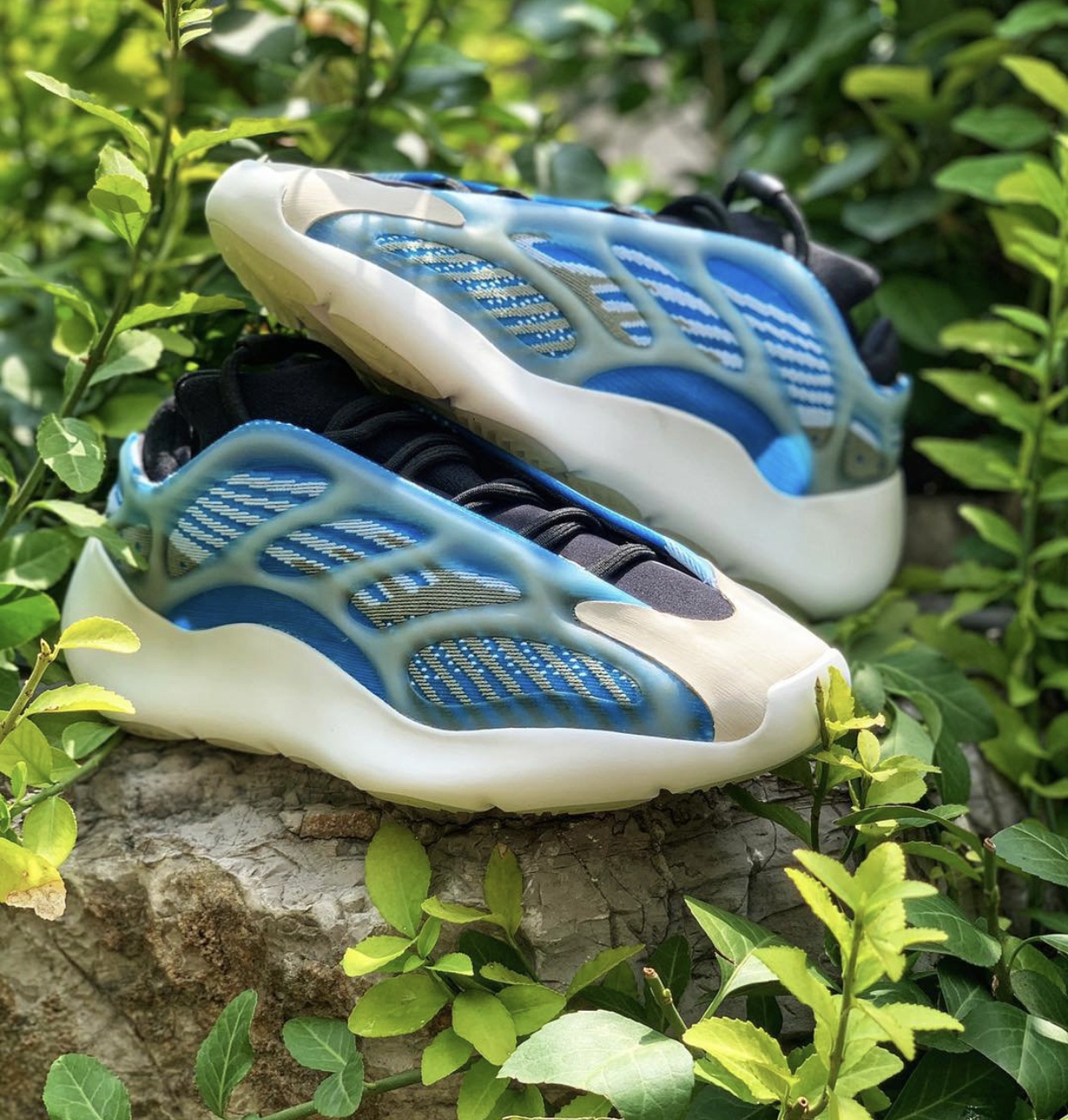 yeezy700v3极光配色你觉得怎么样