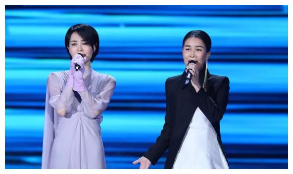 王菲那英赵薇三闺蜜同框,天后之间的神仙友谊,太让人羡慕!