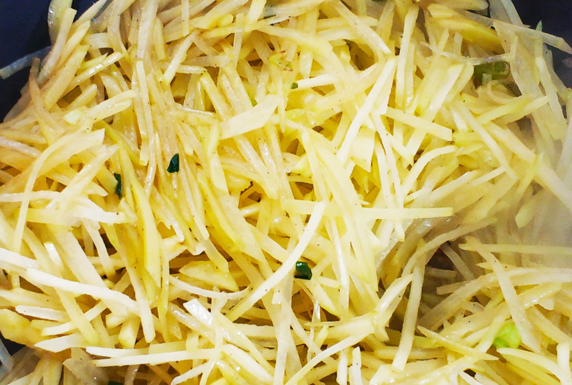 美味的清炒土豆丝,简单好做还好吃,你也做做看