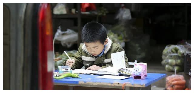 辅导孩子作业有多难？美国老爸辅导孩子写作业，气得说中文休闲区蓝鸢梦想 - Www.slyday.coM