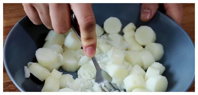 这道山药雪球老少皆宜不会做饭的人看了也能学会香甜可口