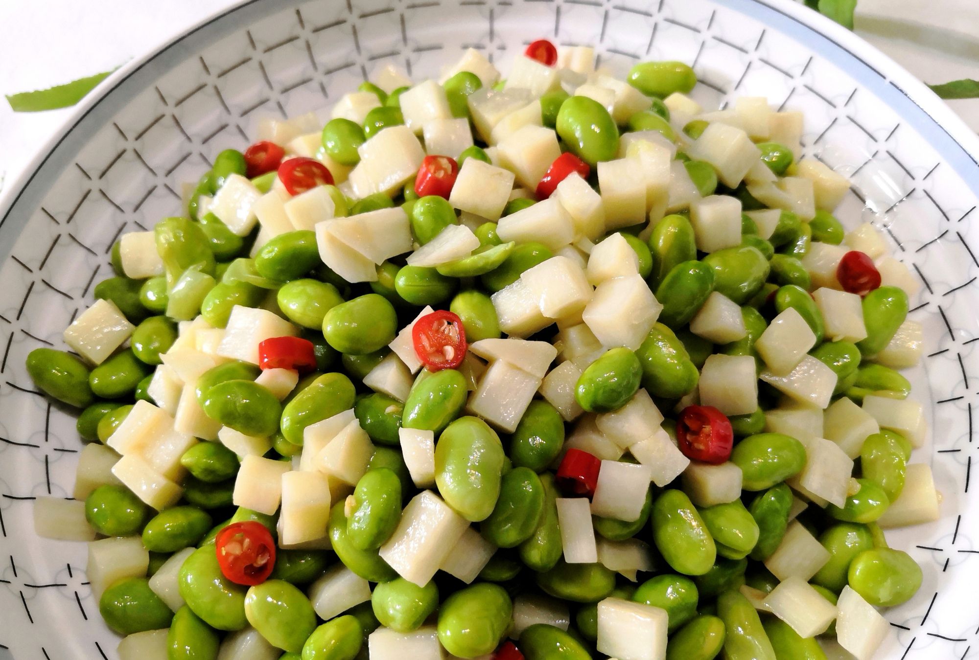 茭白丁炒毛豆～营养丰富又美味可口的家常菜!对身体大有好处哦!