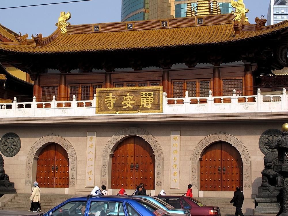 上海名气最大的一座寺庙,整体前寺后塔格局,是上海最古老的佛寺