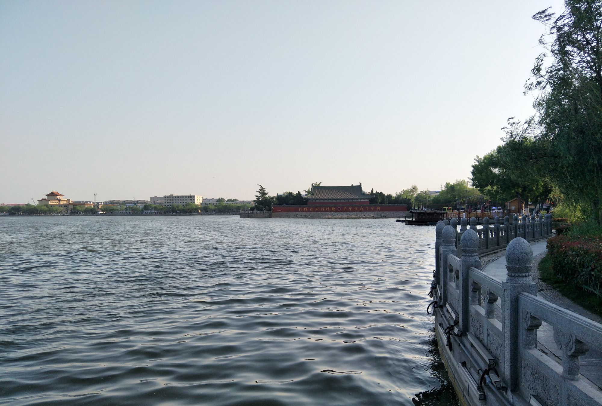 即将重启迎宾的开封包公湖景色怡人醉