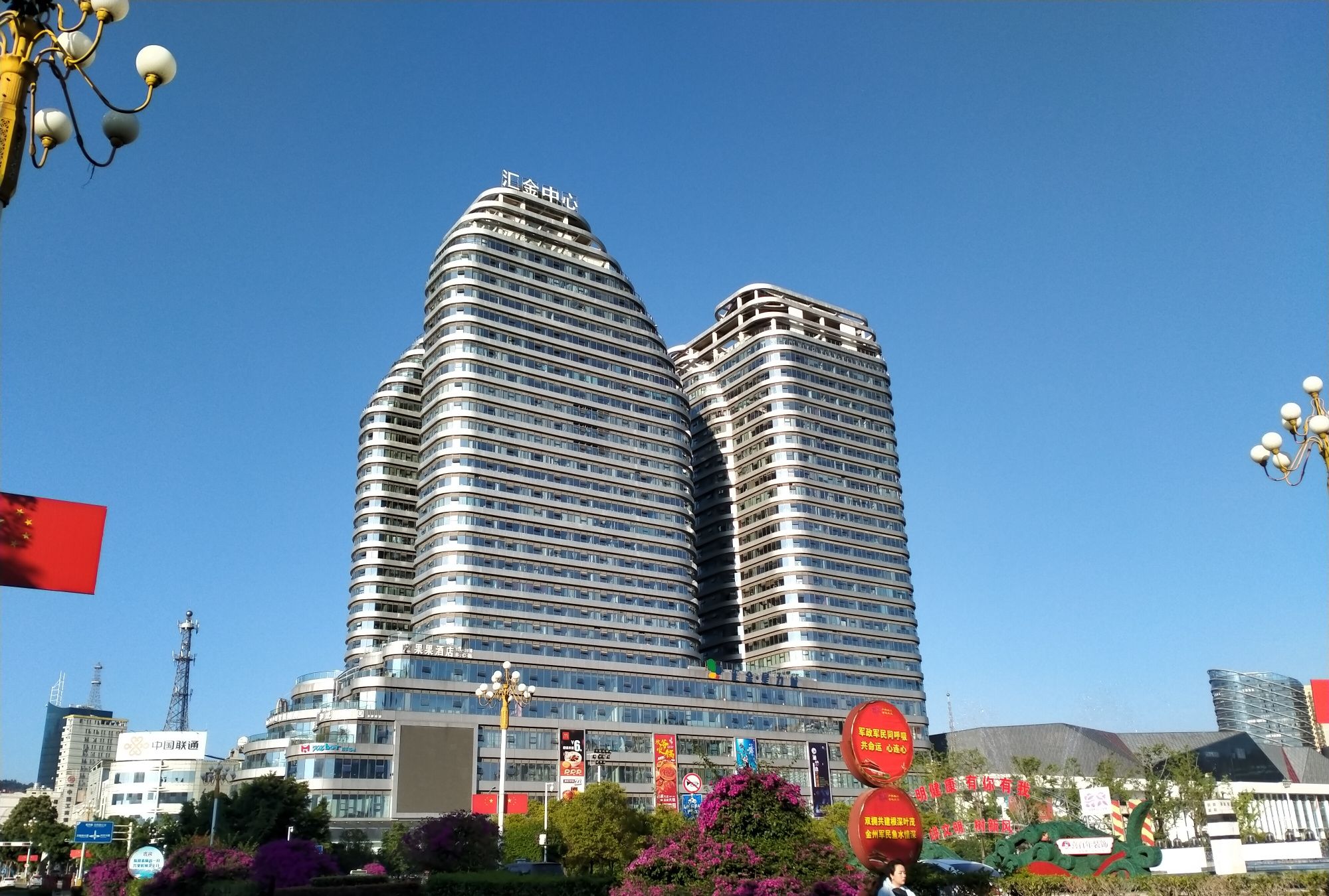 兴义市桔山广场,黔西南州最大的广场,大气美丽