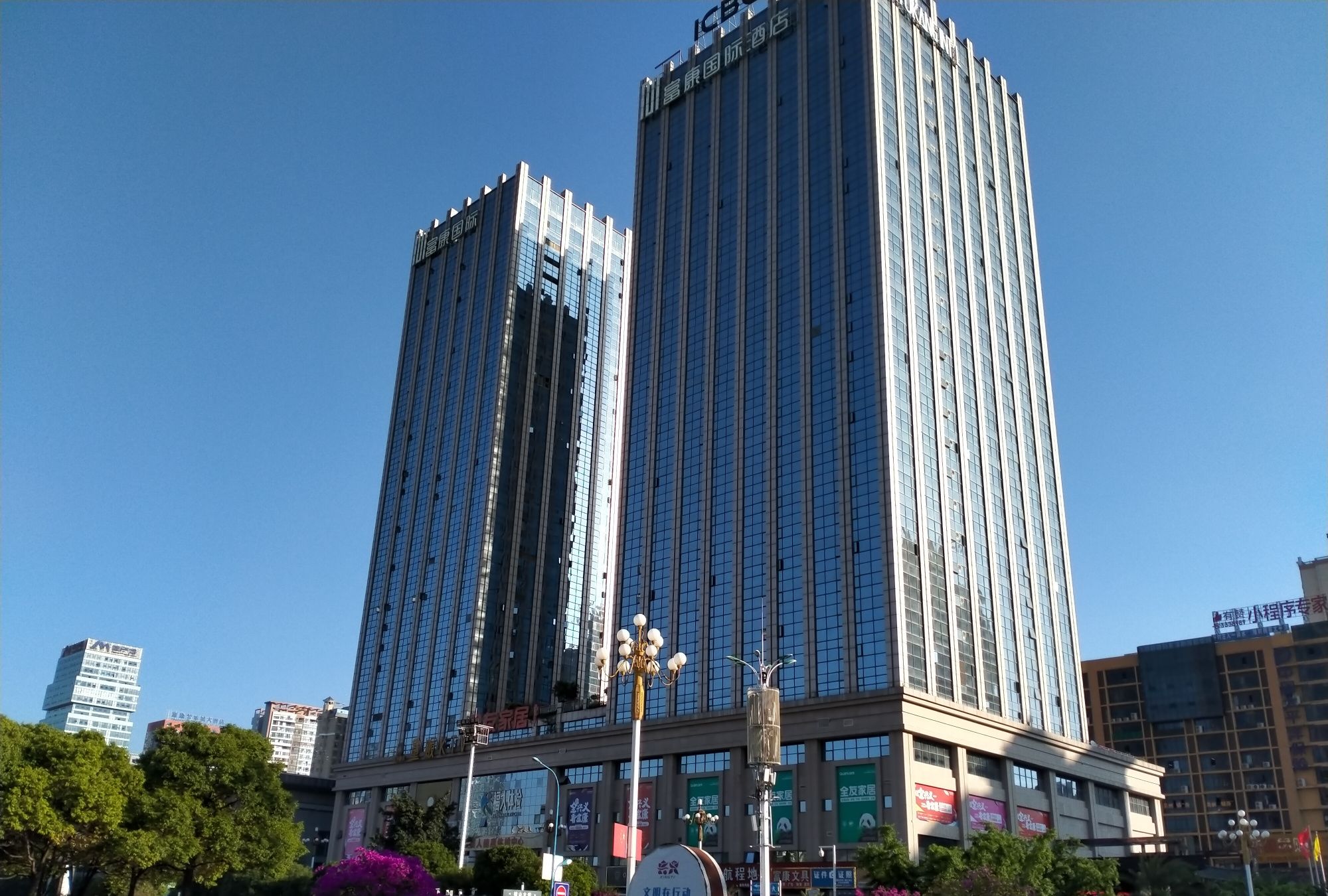 兴义市桔山广场,黔西南州最大的广场,大气美丽_高清图集_新浪网