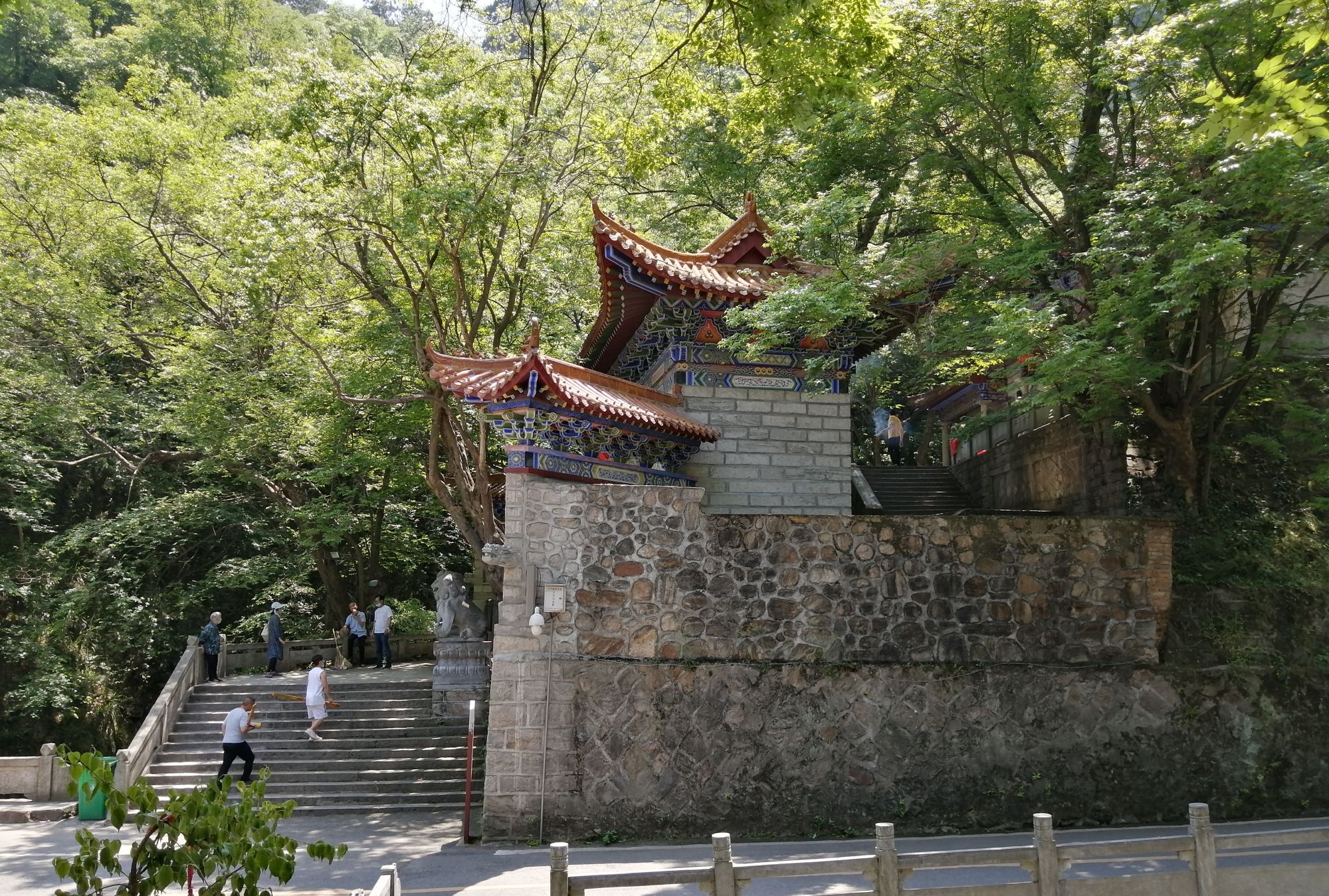 1 / 9 游了桐柏山的众多寺庙,我最欣赏水帘寺的风景.