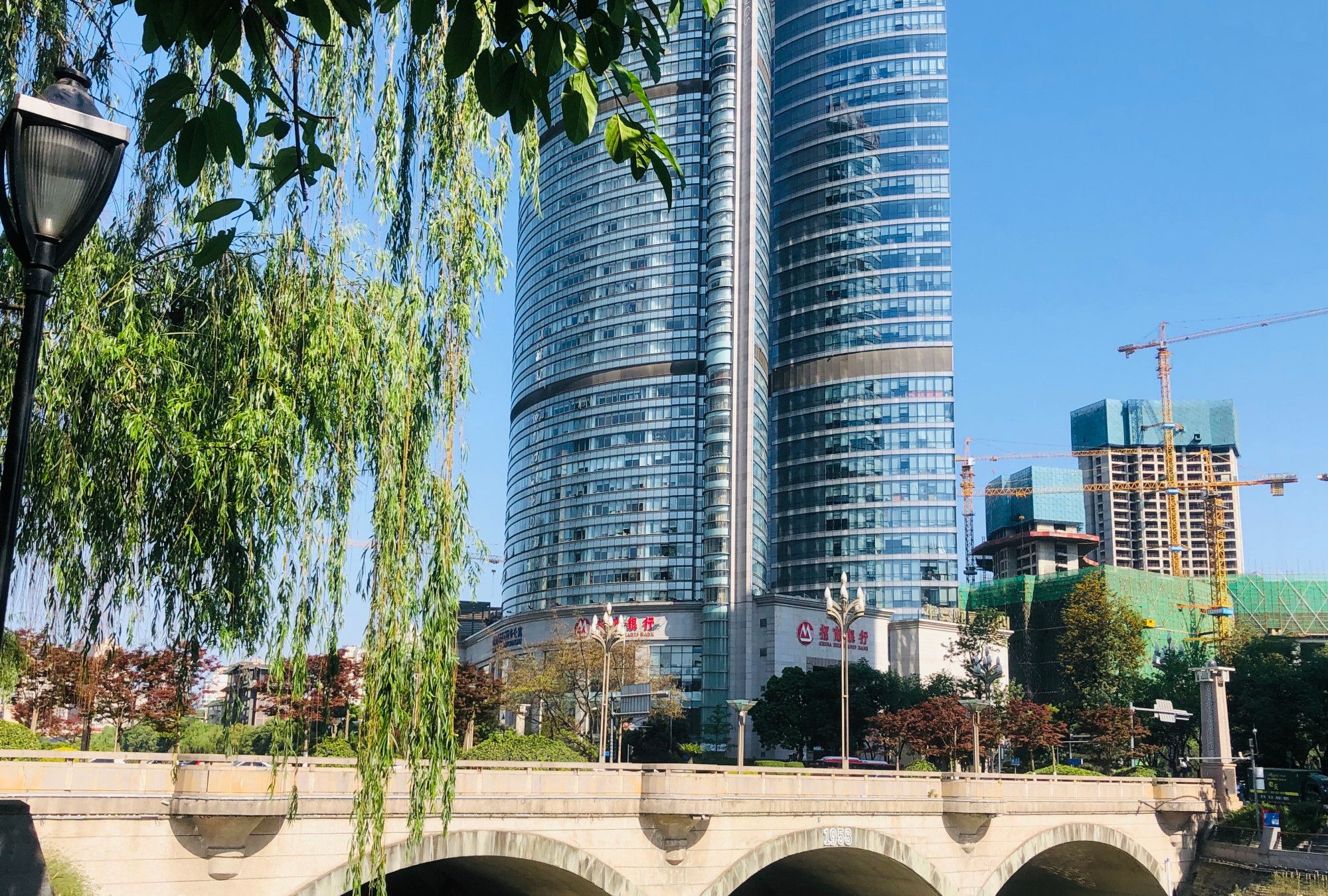 成都人民南路的美丽风采_高清图集_新浪网