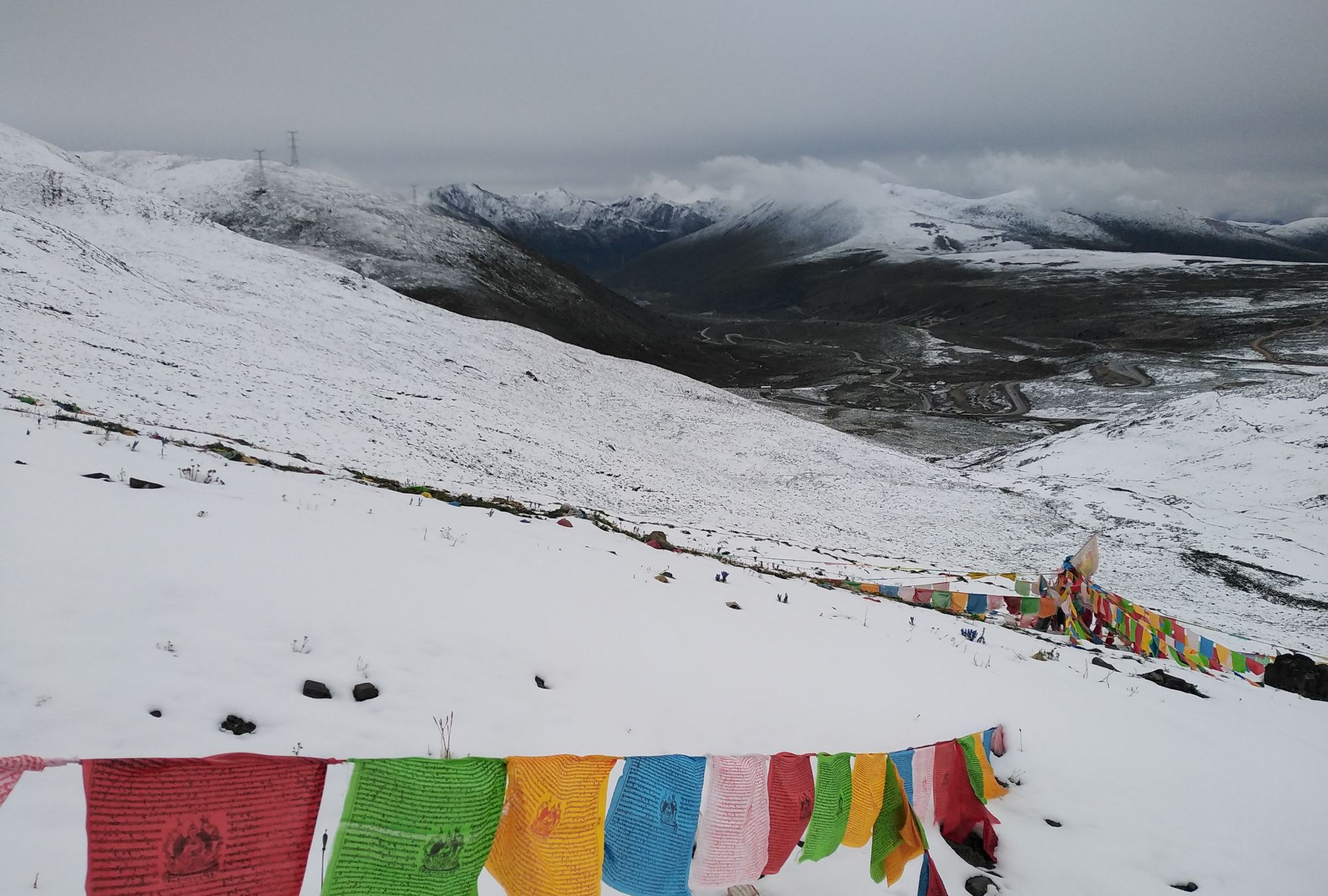 八月的折多山大雪纷飞