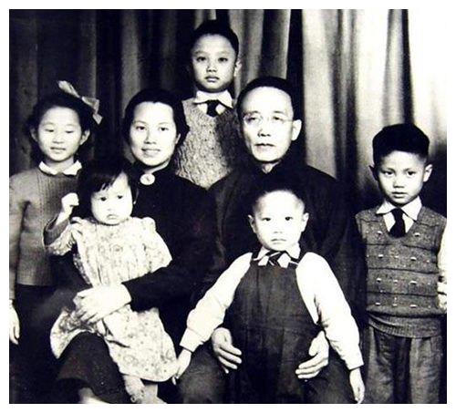 郭沫若离世后妻子于立群在遗物发现一张旧照不久便自缢身而亡