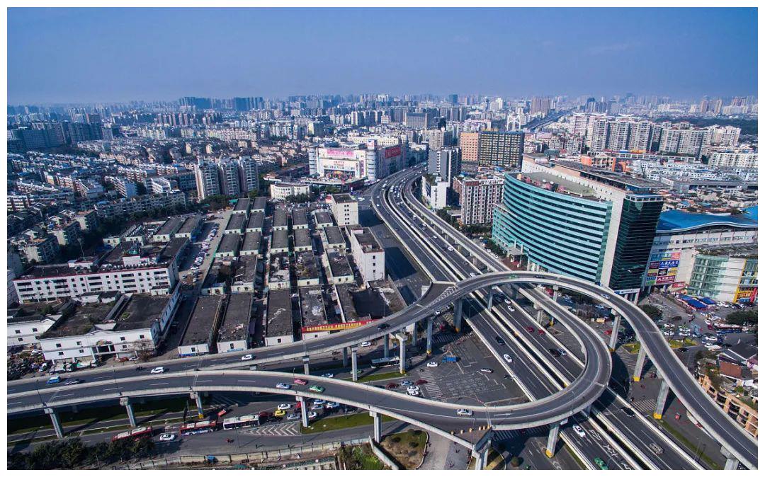 中国第二个拥有"六环"的城市,省内贫困县却也数量众多,太现实