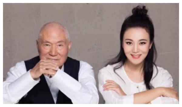 小女儿刘艺则是一名演员,还是一名音乐爱好者,她曾经创作了一首《我和