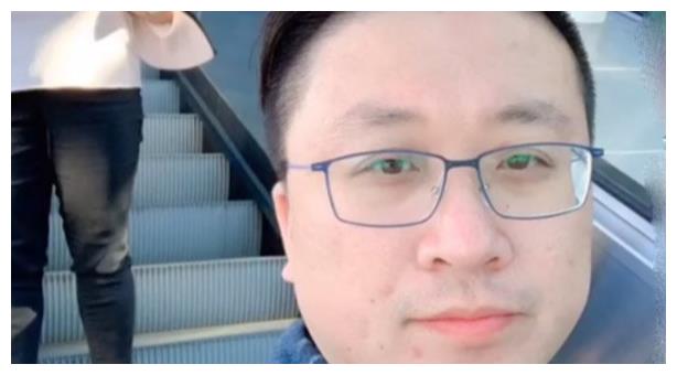 东北酱直播意外露脸,东北酱在洛杉矶克日还被追问恋情__财经头条