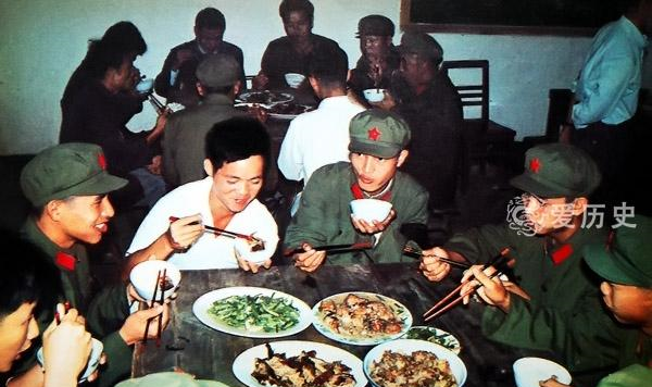 70年代日本人走进中国军营 感叹威武之师 训练场上的标语依然有效休闲区蓝鸢梦想 - Www.slyday.coM