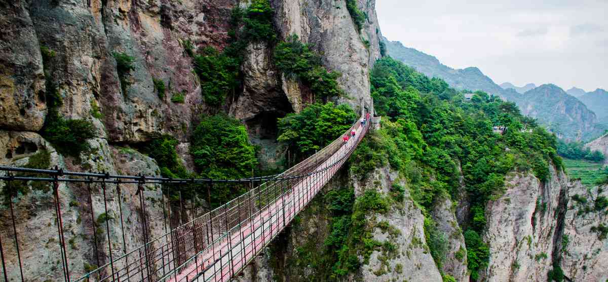 温州一景点，形成于名山之中，低头便是万丈深渊，网友直呼：刺激