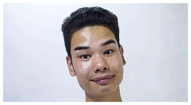 将自己包装得像明星,浓眉高发际线的小吴,后来怎么样了?