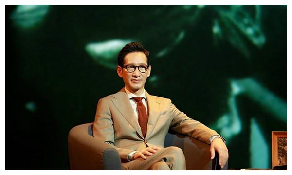 他是"黄金绿叶",节目中骂人却获网友点赞,为拍戏脸上扎40针!