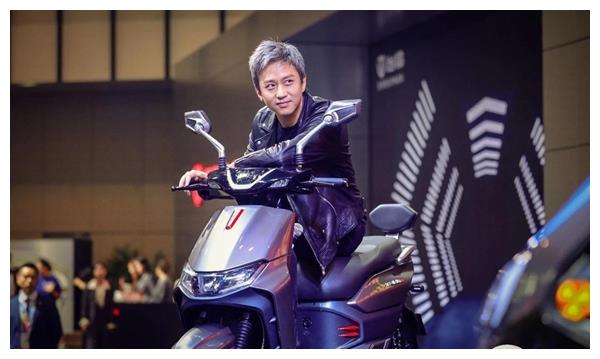 台铃代言人邓超回乡之路致敬毛乌素沙漠变绿洲震撼人心