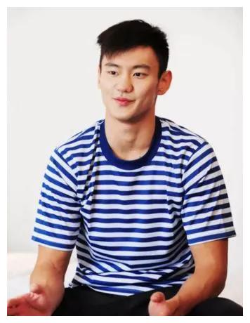 于是,有一次母亲就骗宁泽涛要去外地,然后让他去体检,谁知道体检完了