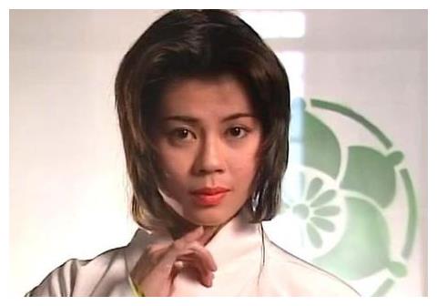 "最丑任盈盈"梁佩玲,惨遭车祸走路都困难,却拒卖可怜人设