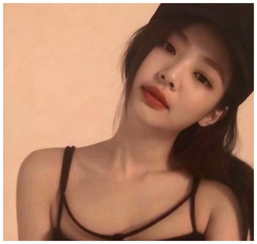 jennie绝美头像我希望她能永远在舞台发光发热