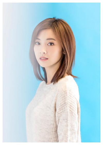 看新时代小花邵芸演绎邻家小妹俏皮演绎歪头杀