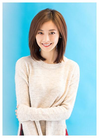 看新时代小花邵芸演绎邻家小妹俏皮演绎歪头杀