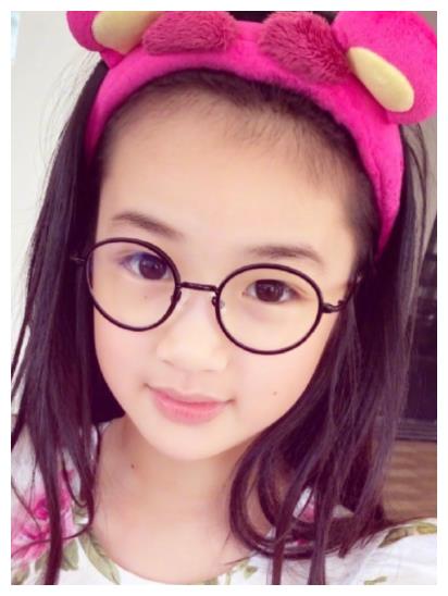 肯定都记得几年前neinei奶萌的样子,那时候还有很多人说吴尊女儿外形