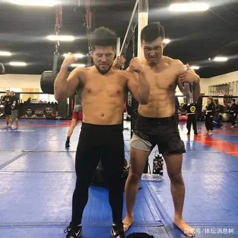 张伟丽身后站着三大高手，塞胡多+斗牛犬+<a href=