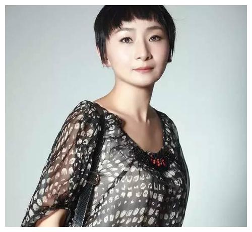 有心去感悟空间丁巳日柱帅气设计师一生的财富婚姻顺利吗