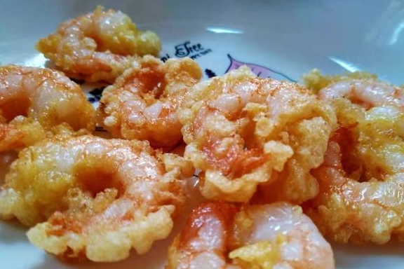 炸虾仁时用面粉用淀粉大厨都不对这才正确做法快来看