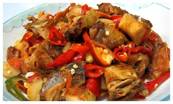 红辣椒丝炒腊鸡