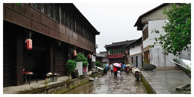 (何辅唐历史原型人物魏辅唐)的热播,许多人在寻找陕西省的"风雷镇"