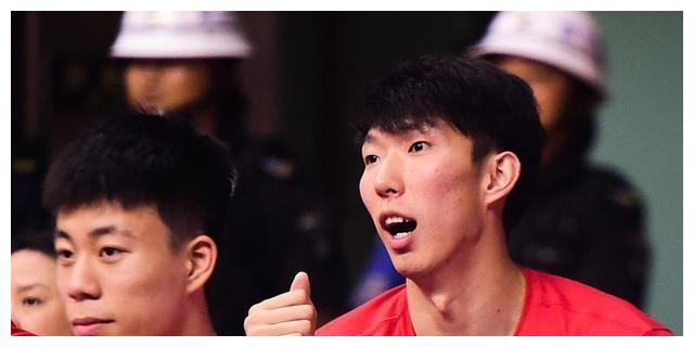 独自训练,将接班李晓旭成内线首发|李晓旭|刘志轩|张镇麟_新浪新闻