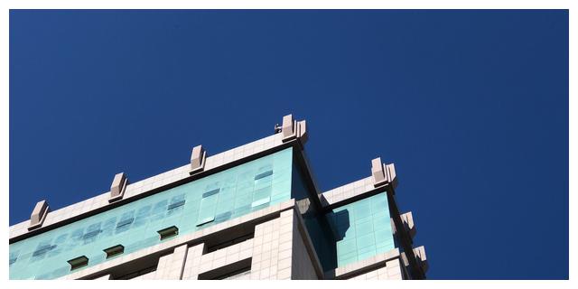 25岁男子精神压力大欲跳楼 消防员成功拦截休闲区蓝鸢梦想 - Www.slyday.coM