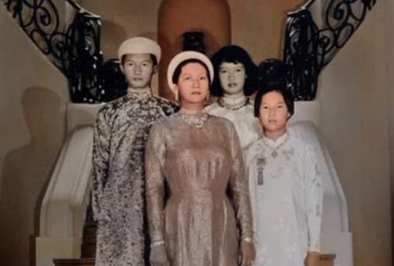 她是越南末代皇后，连生5子依旧被扫地出门，结局比婉容都悲凉