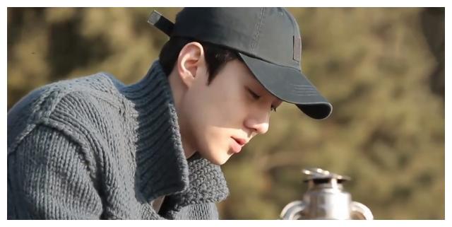 吴世勋做客《我独自生活》,再成熟的外表,也掩饰不了成长的落寞