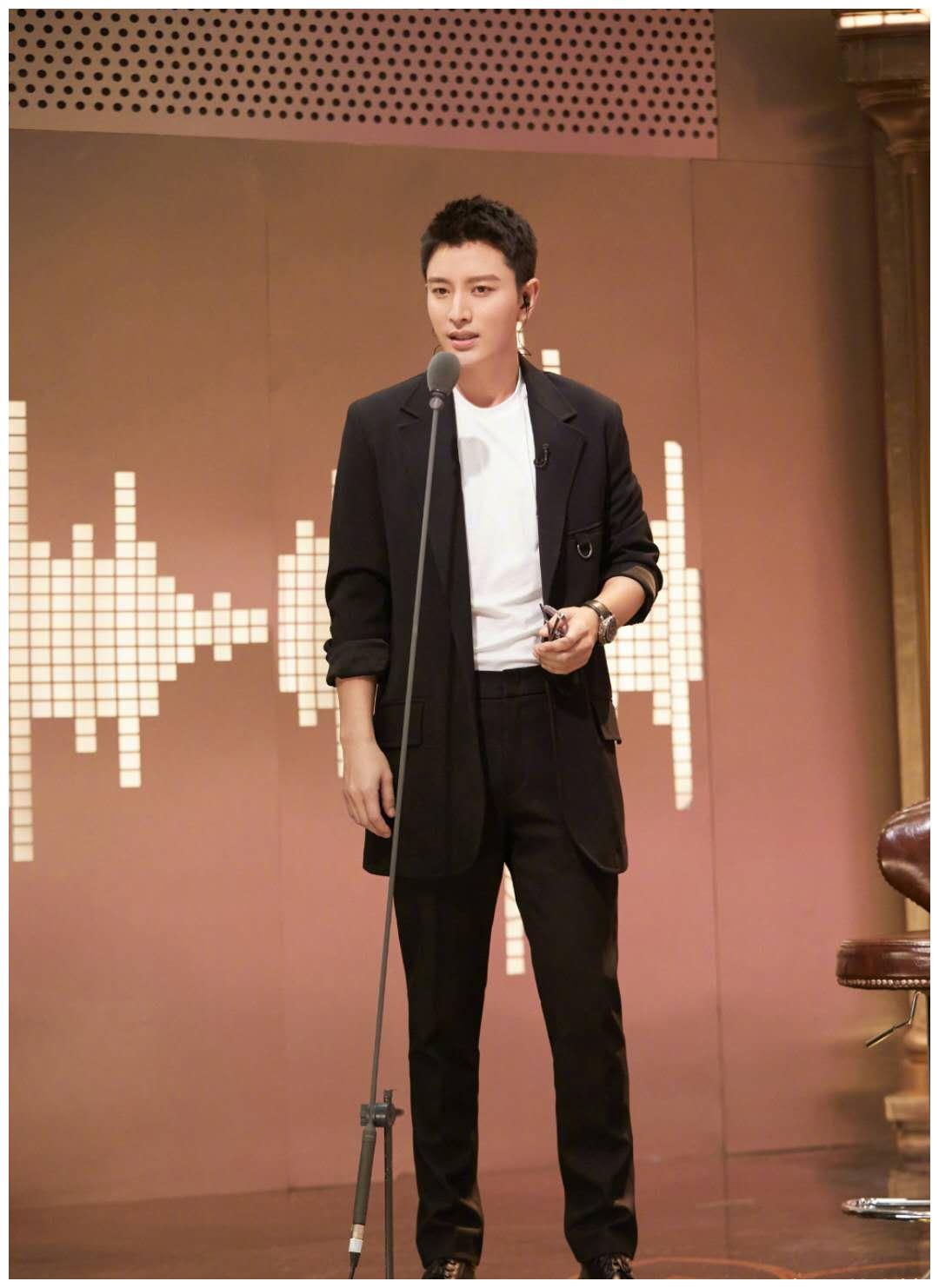 贾乃亮上《王牌》,与贾玲搭档笑料百出,与韩雪同框就是小鲜肉__财经