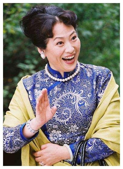 最佳女配许娣年轻素颜照曝光 没有烈焰红唇照样美 比马伊琍气场